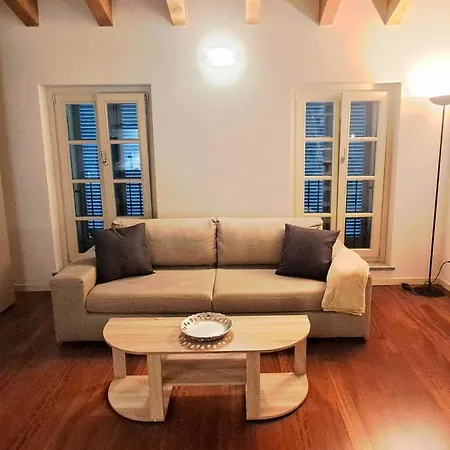 Apartment Casa Di Giulia: Rustic Charm With Pool And Park Views Serravalle d'Asti